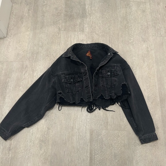 Cropped black jean jacket - Picture 4 of 4